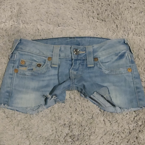 True Religion Pants - True Religion low rise light wash denim shorts Size 23